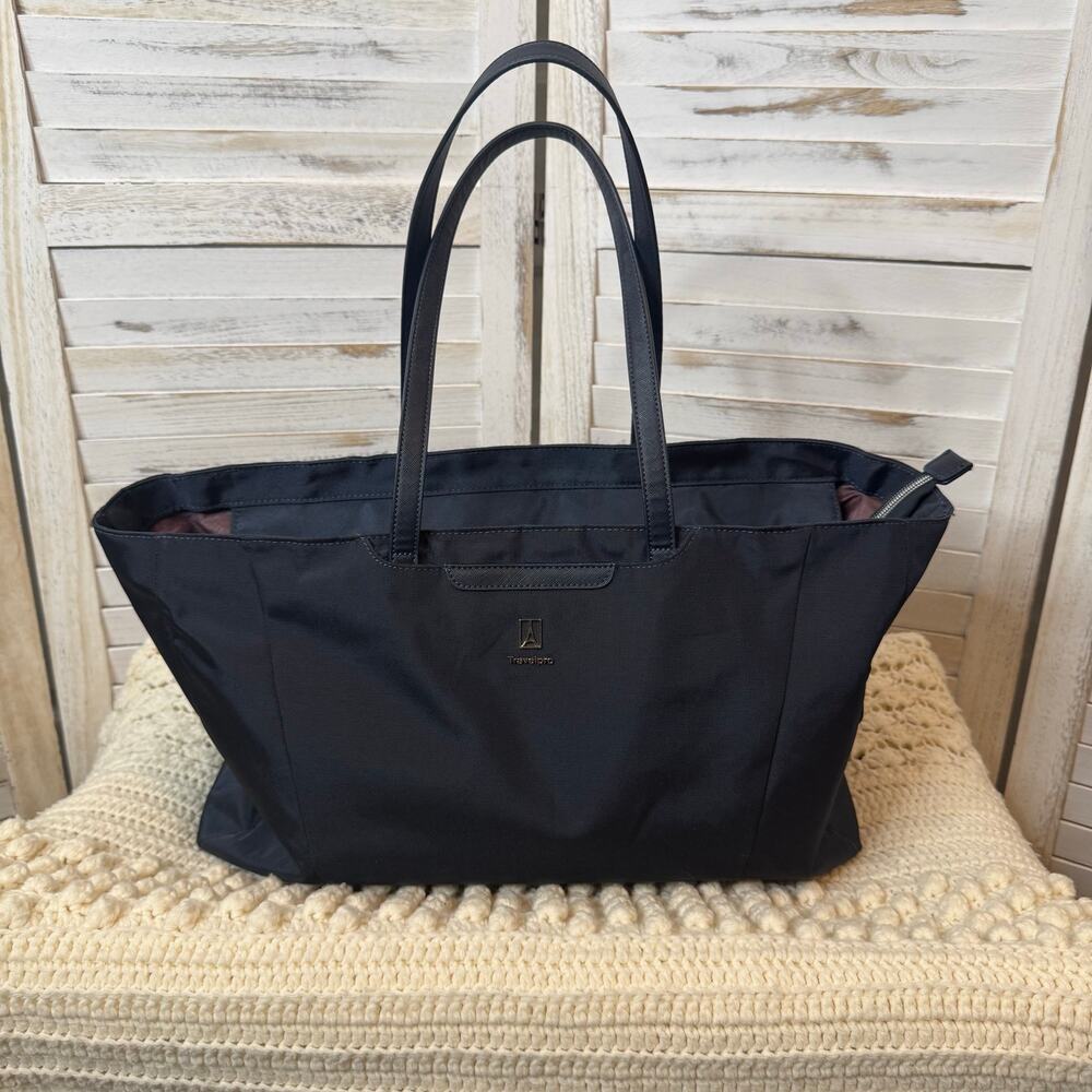 TRAVELPRO MAXLITE 5 Women's Carry On Tote Bag Navy Airplane Travel - Picture 15 of 15